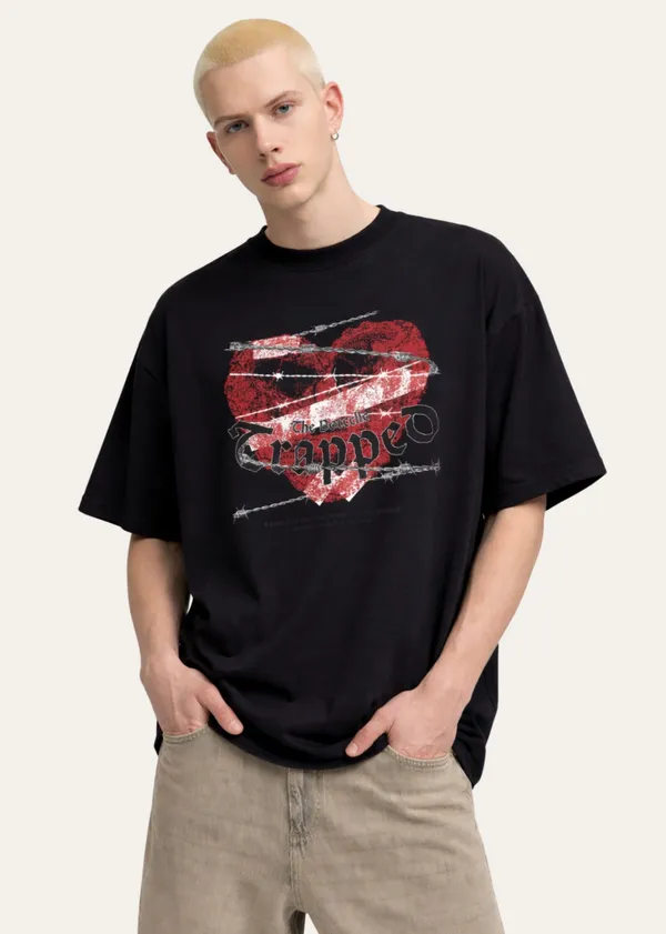 Black_Graphic_Heart_And_Barbed_Wire_Print_Oversized_T_Shirt_For_Men