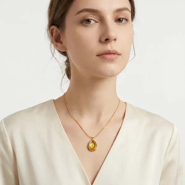 Elegant_Golden_Pendant_Necklace_with_Yellow_Gemstone