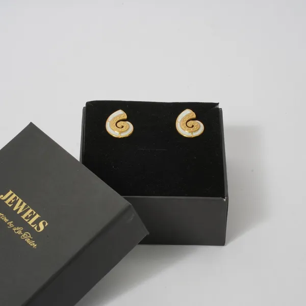 Golden_Nautilus_Shell_Stud_Earrings
