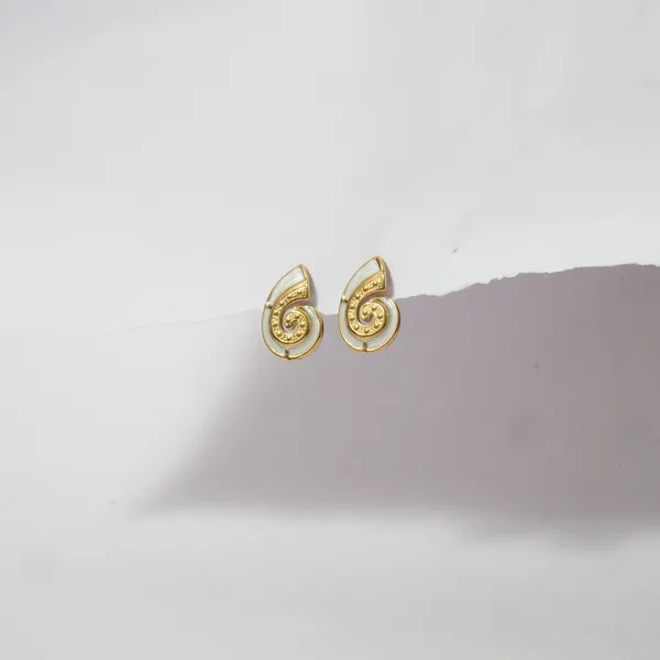 Golden_Nautilus_Shell_Stud_Earrings