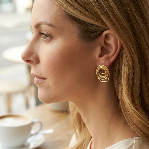 Elegant_Gold-Toned_Concentric_Circle_Stud_Earrings