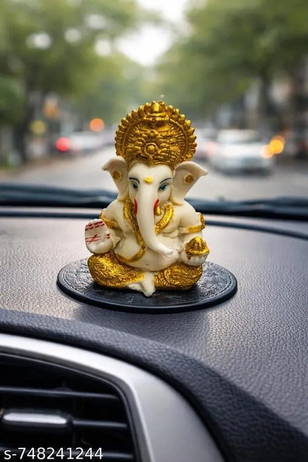 Beautiful_Ganesha_Idol_For_Car_Dashboard_Decoration_Golden_Accent