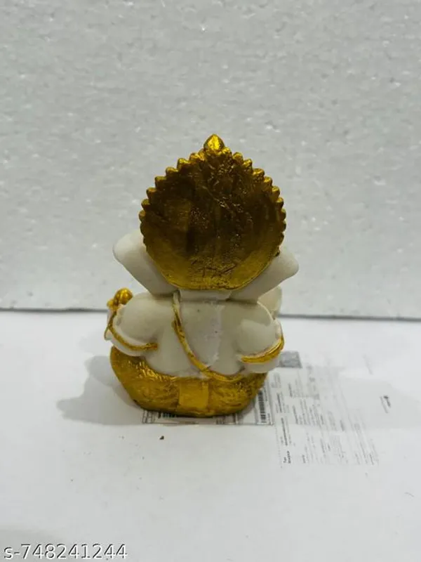 Beautiful_Ganesha_Idol_For_Car_Dashboard_Decoration_Golden_Accent