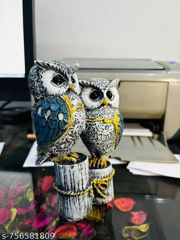 Decorative_Owl_Figurine_Set_For_Home_Decor_Handcrafted_Resin_Sculpture_For_Living_Room_Or_Office