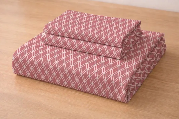 HOMIEE_Cotton_Single_Flat_244_TC_Floral_1_Summer_Bedsheet_with_2_Pillow_Covers_(Light_Maroon)