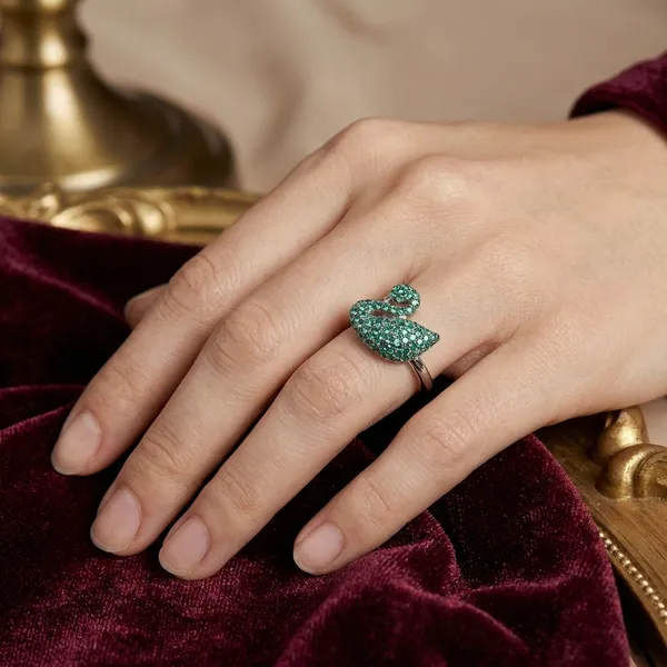 Swan_Ring_in_925_Sterling_Silver_with_Green_AD_Stones
