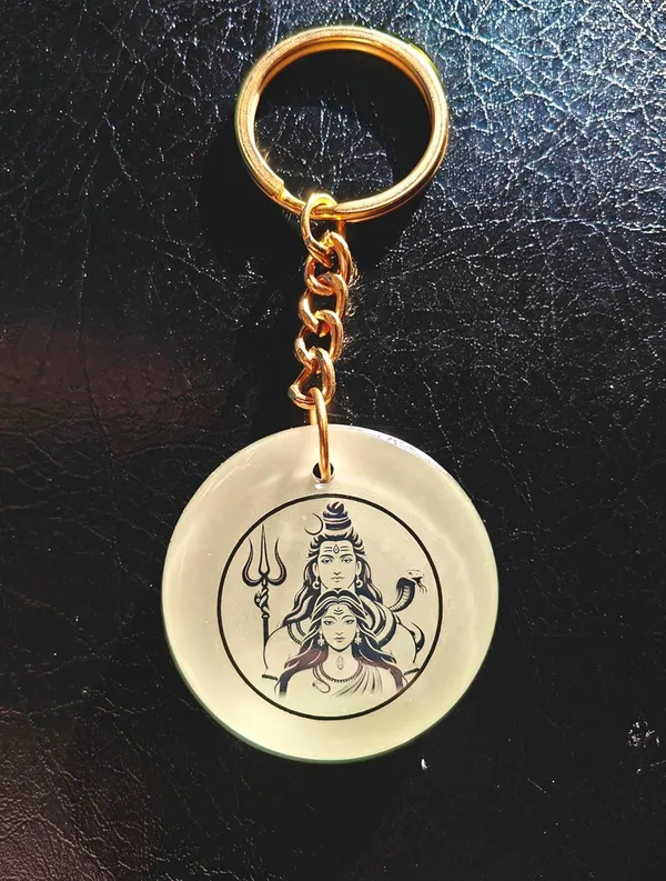 Green_Resin_Keychain_With_Spiritual_Design