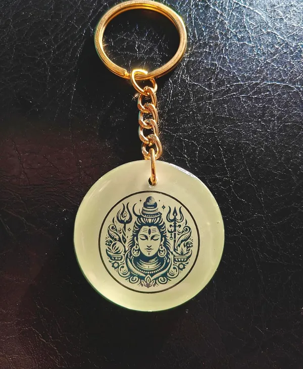 Green_Resin_Keychain_With_Chain
