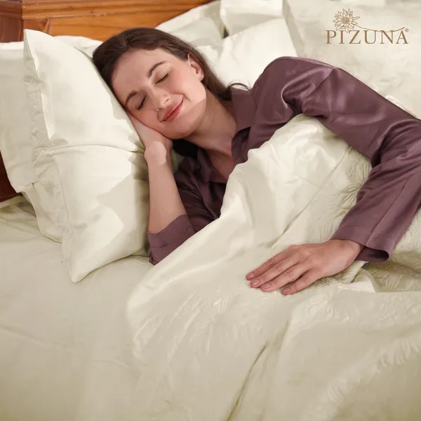 Pizuna_Cotton_Solid_Ivory_Super_King_Quilted_Bedspread_Set