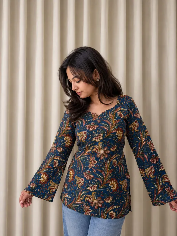 Kurvee_Women_Paisley_Printed_Short_Kurti_(Blue)