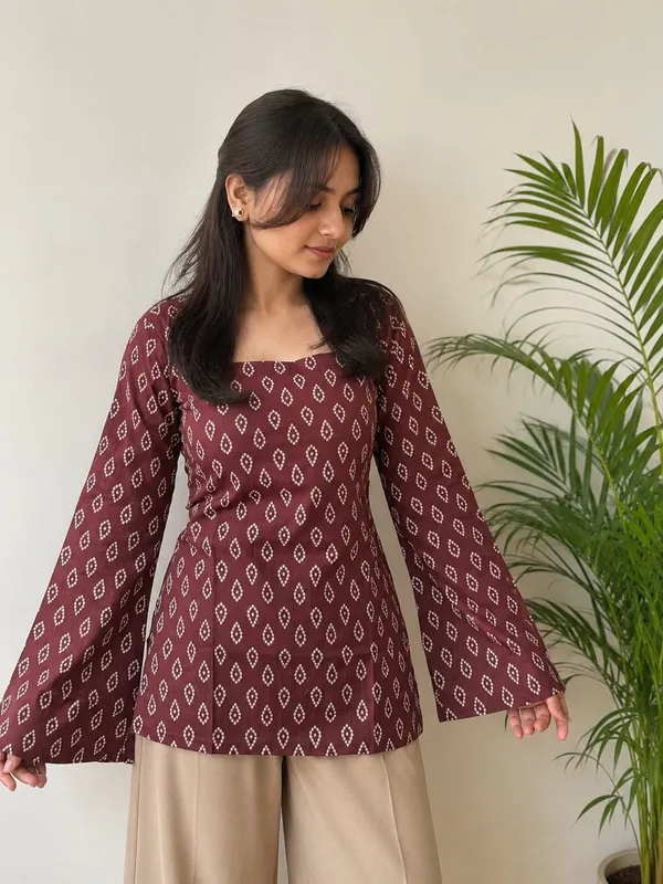 Kurvee_Women_Wine_Bandhani_Print_Square_Neck_Bell_Sleeve_Cotton