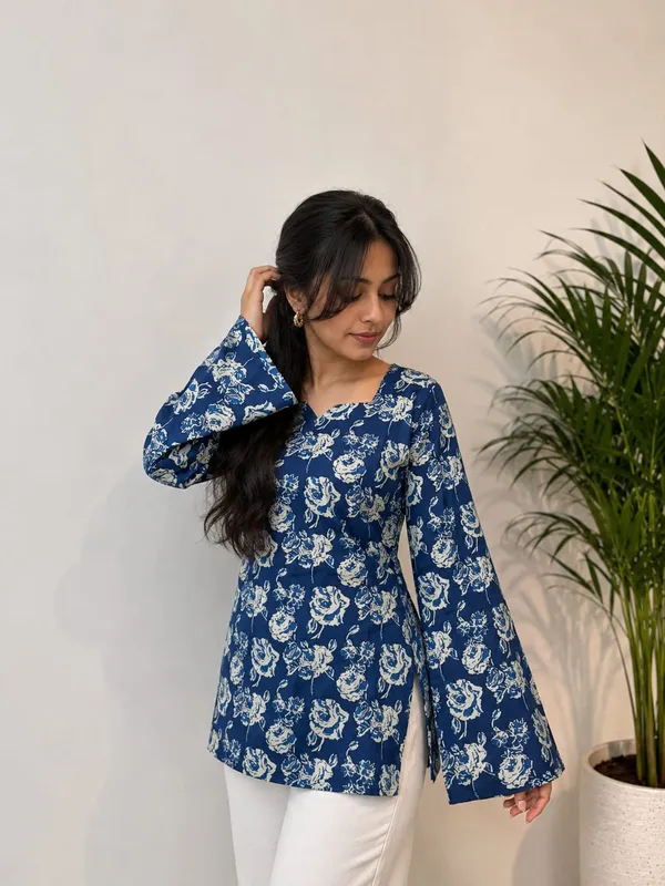 Kurvee_Women_Blue_Floral_Print_Square_Neck_Bell_Sleeve_Cotton_Kurti