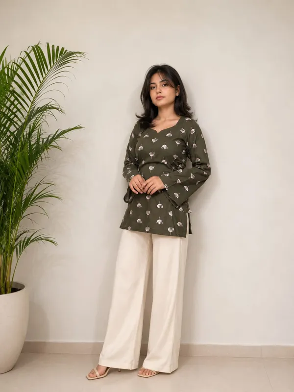 Kurvee_Women_Olive_Green_Printed_Side_Corset_Tie-Up_Kurti_with_Bell_Sleeves