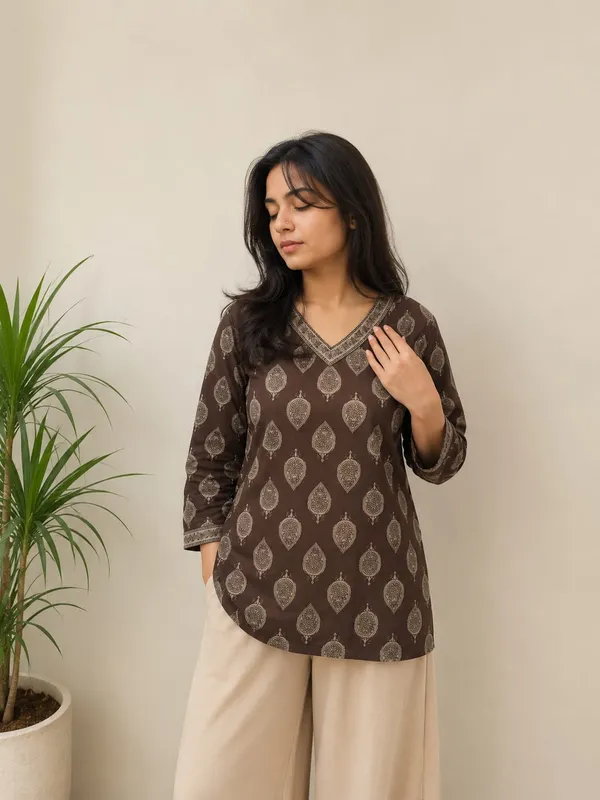 Kurvee_Printed_Pure_Cotton_Straight_Kurta_for_Women_(Brown)