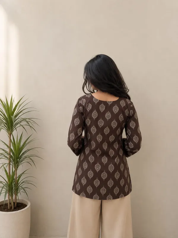 Kurvee_Printed_Pure_Cotton_Straight_Kurta_for_Women_(Brown)