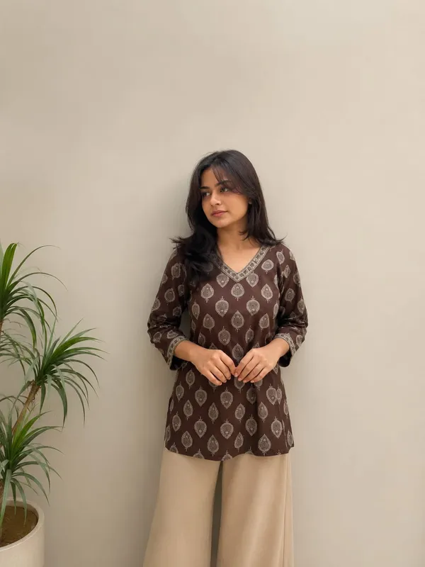 Kurvee_Printed_Pure_Cotton_Straight_Kurta_for_Women_(Brown)