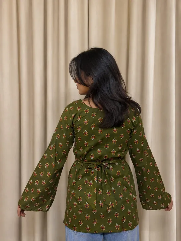 Kurvee_Women's_Floral_Printed_Cotton_Short_Kurti_(Green)