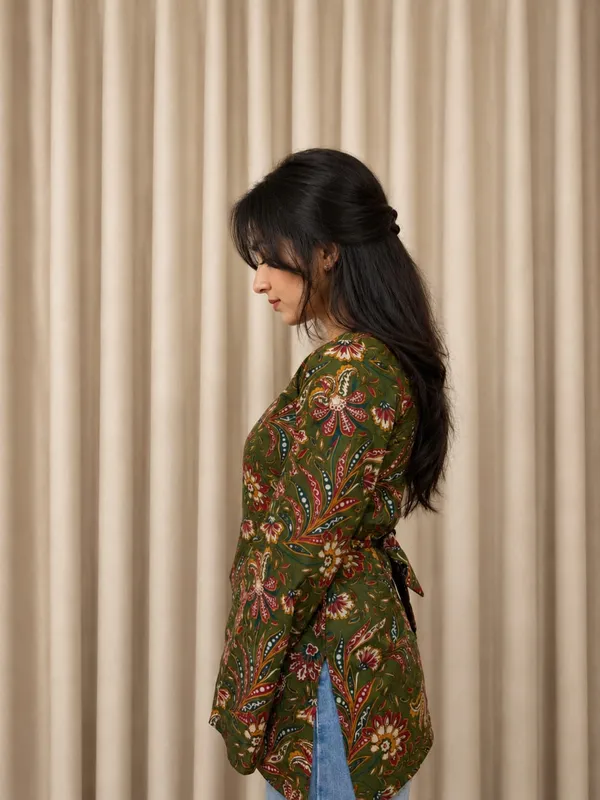 Kurvee_Women_Paisley_Printed_Short_Kurti_(Green)