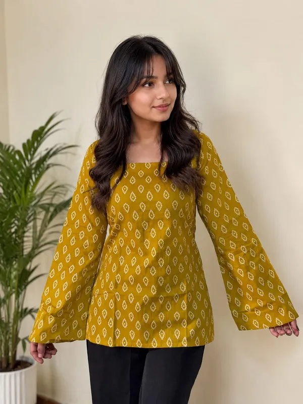 Kurvee_Women_Yellow_Bandhani_Print_Square_Neck_Bell_Sleeve_Cotton_Kurti