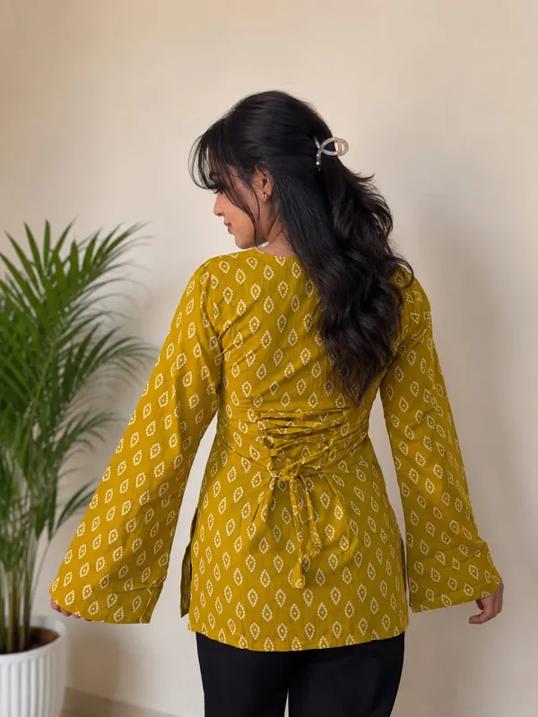 Kurvee_Women_Yellow_Bandhani_Print_Square_Neck_Bell_Sleeve_Cotton_Kurti