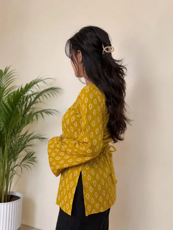 Kurvee_Women_Yellow_Bandhani_Print_Square_Neck_Bell_Sleeve_Cotton_Kurti