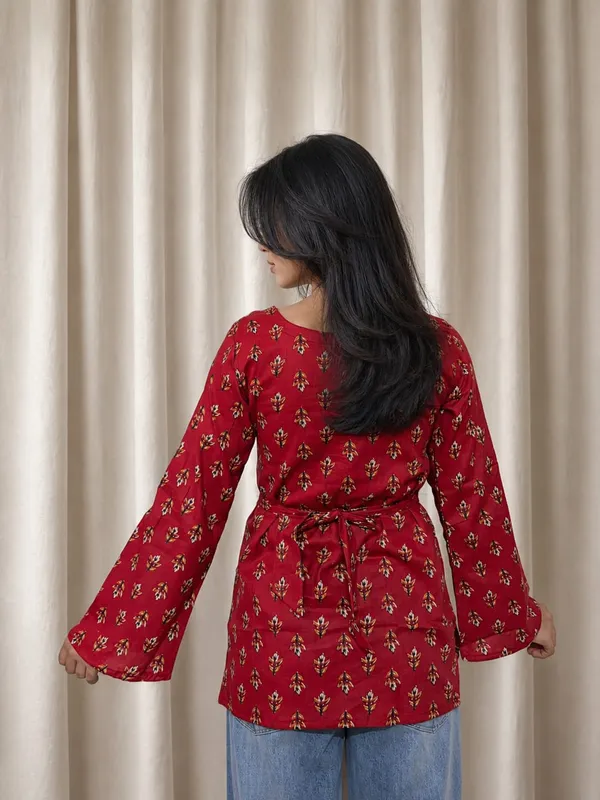Kurvee_Women's_Floral_Printed_Cotton_Short_Kurti_(Red)