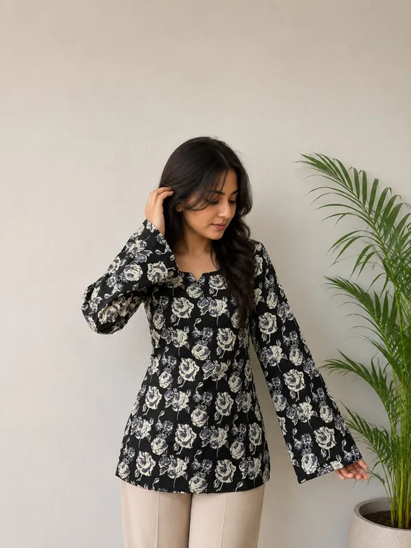 Kurvee_Women_Black_Floral_Print_Square_Neck_Bell_Sleeve_Cotton_Kurti