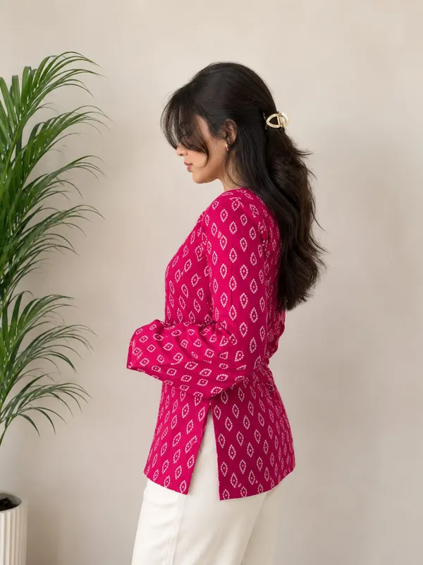 Kurvee_Women_Pink_Bandhani_Print_Square_Neck_Bell_Sleeve_Cotton_Kurti