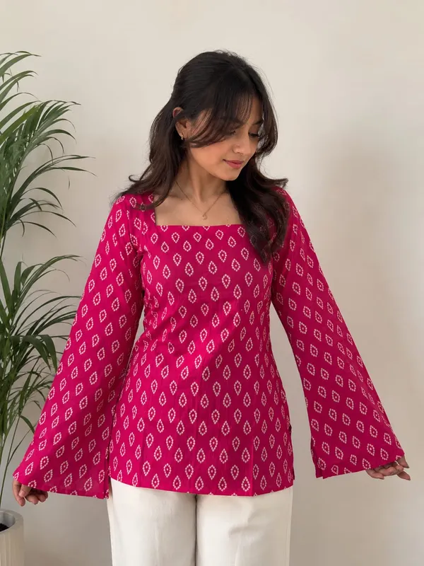 Kurvee_Women_Pink_Bandhani_Print_Square_Neck_Bell_Sleeve_Cotton_Kurti
