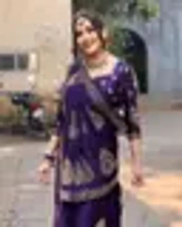 Womens_New_Latest_Bollywood_Fancy_Party_Wear_Premium_Fabric_Embelished_Swaroski_Work_With_Fancy_Border_Lace_Saree_With_Blouse