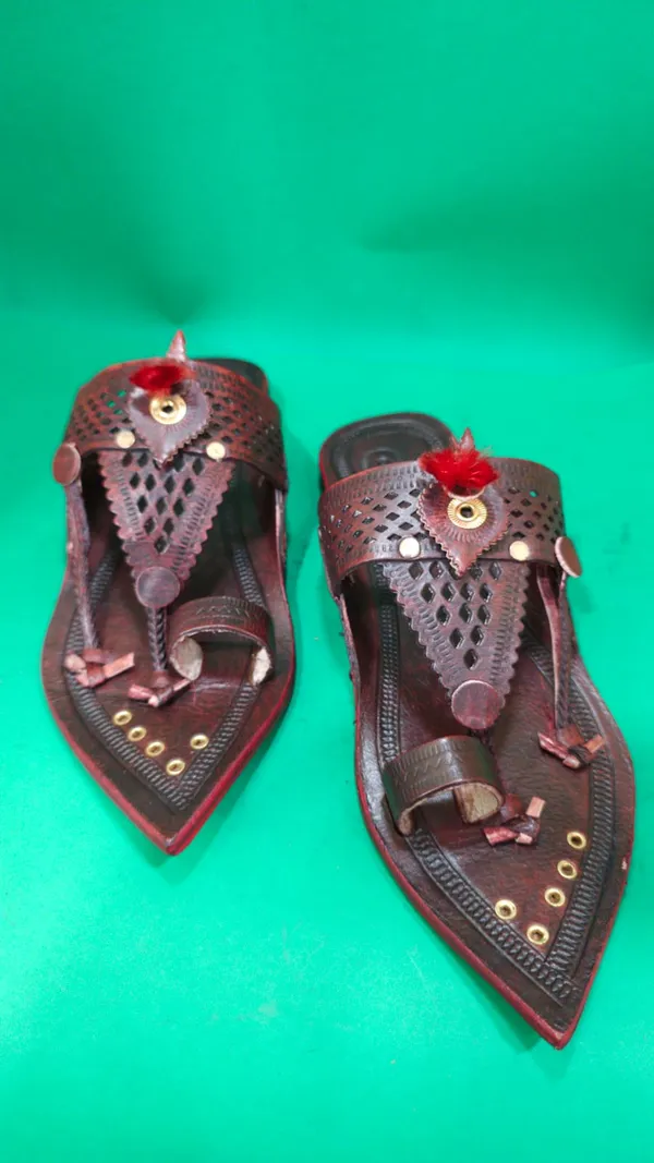 Traditional_Handcrafted_Leather_Kolhapuri_Chappals_For_Men