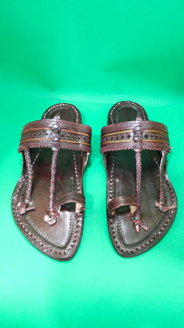Traditional_Handcrafted_Leather_Kolhapuri_Chappals_For_Men