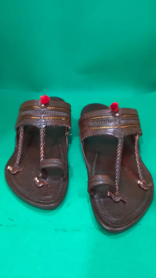 Traditional_Handcrafted_Leather_Kolhapuri_Chappal_For_Men