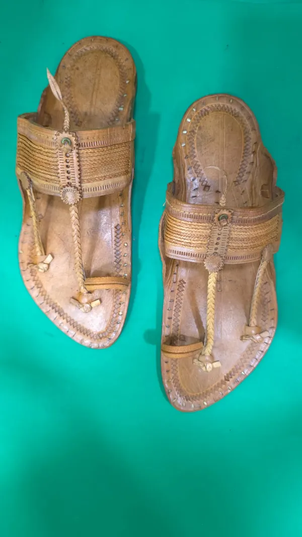 Traditional_Golden_Kolhapuri_Chappal_For_Women