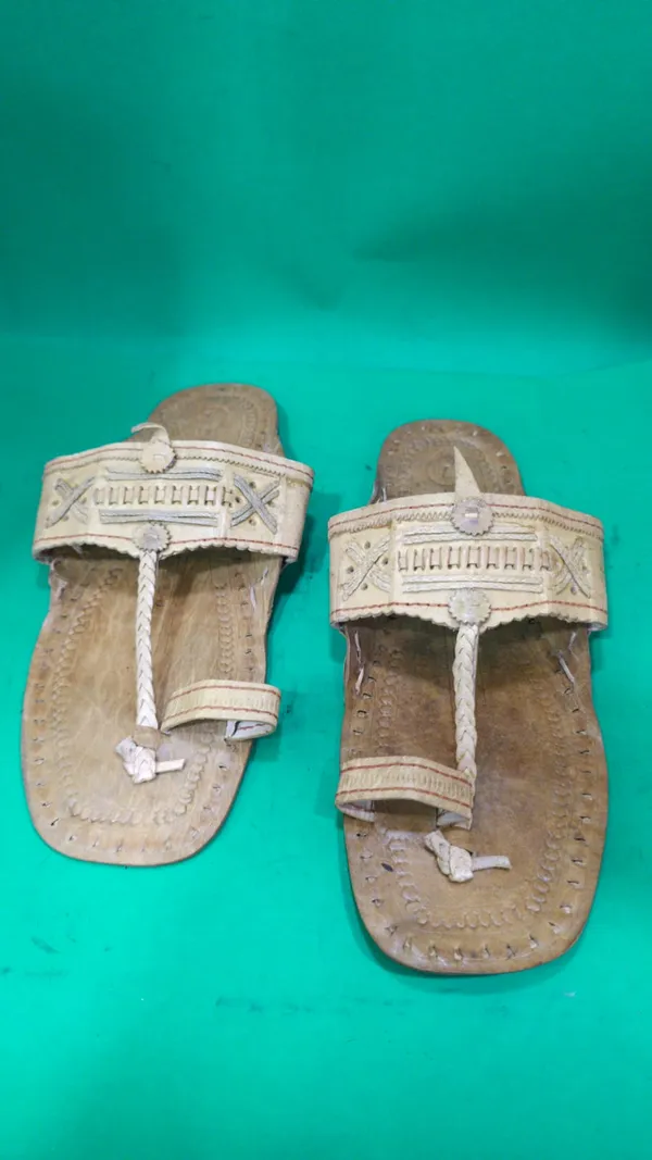 Traditional_Handcrafted_Paper_Kapsi_Kolhapuri_Chappal