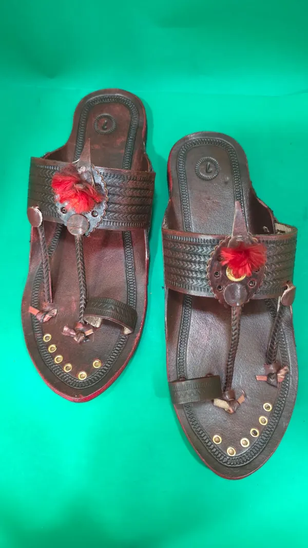 Handcrafted_Leather_Kolhapuri_Chappal_With_Red_Floral_Embellishment