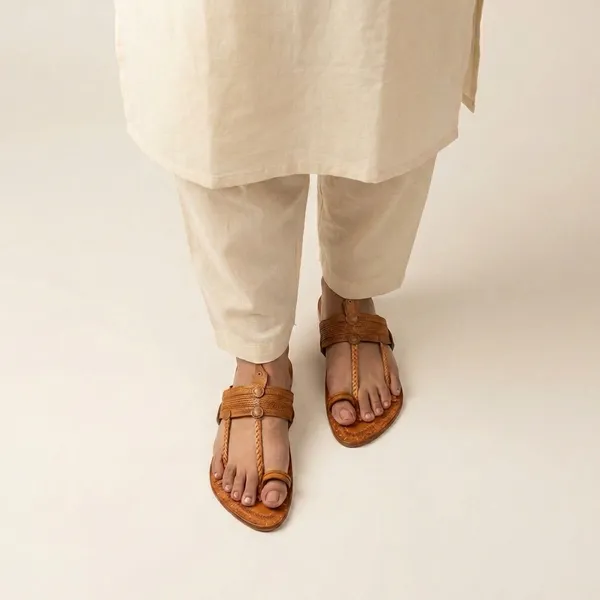 Handcrafted_Kapsi_Kuranwadi_Kolhapuri_Sandals_With_Horse_Head_Embellishments