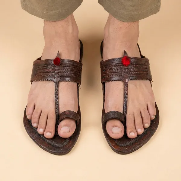 Traditional_Handcrafted_Leather_Kolhapuri_Chappal_With_Silver_Embellishments