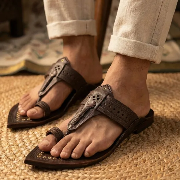 Traditional_Brown_Narala_Pana_Kolhapuri_Chappal_For_Men