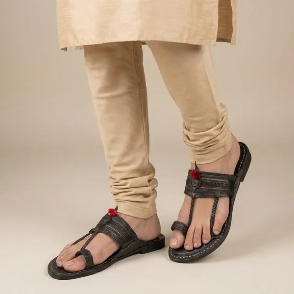 Traditional_Handcrafted_Kapsi_Kolhapuri_Chappal_With_Decorative_Metalwork