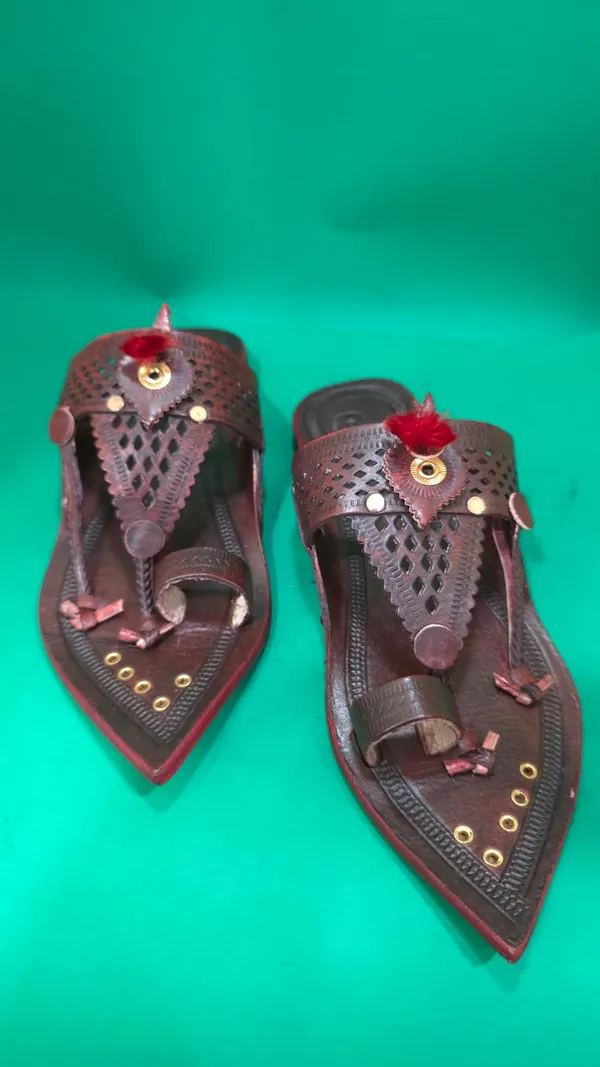 Traditional_Handcrafted_Leather_Kolhapuri_Chappals_For_Men