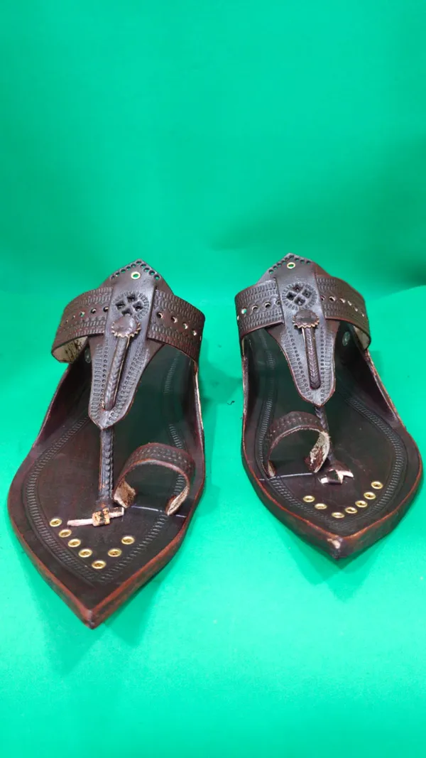 Traditional_Brown_Narala_Pana_Kolhapuri_Chappal_For_Men