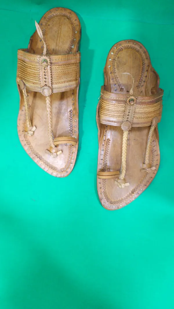 Traditional_Golden_Kolhapuri_Chappal_For_Women