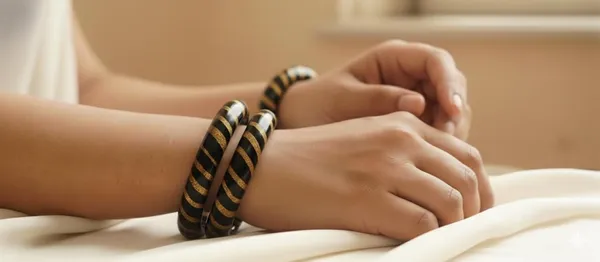 Black_And_Golden_Lac_|_Natural_Insect_Create_Resin_Bangles_For_Womens