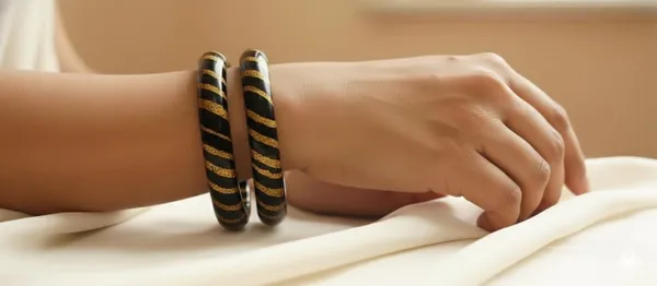 Black_And_Golden_Lac_|_Natural_Insect_Create_Resin_Bangles_For_Womens