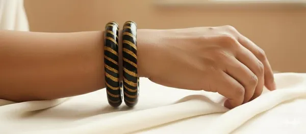 Black_And_Golden_Lac_|_Natural_Insect_Create_Resin_Bangles_For_Womens