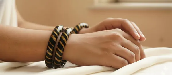 Black_And_Golden_Lac_|_Natural_Insect_Create_Resin_Bangles_For_Womens
