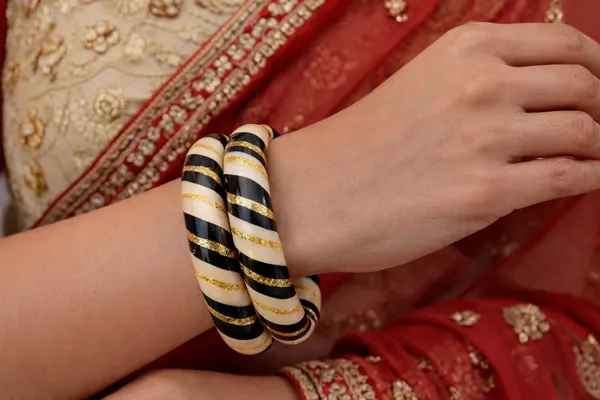 Black_And_Beige_Lac_|_Natural_Insect_Create_Resin_Bangles_For_Womens