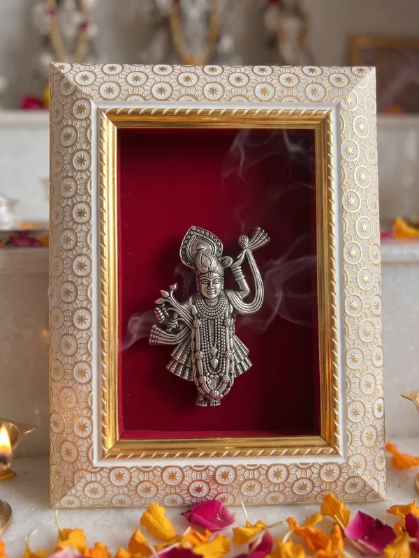Lord_Shreenath_Shrinath_Brass_Idol_Frame_with_Velvet_Background_|_8x6_Inch_|_Religious_Gift_|_Home_Mandir_Decor