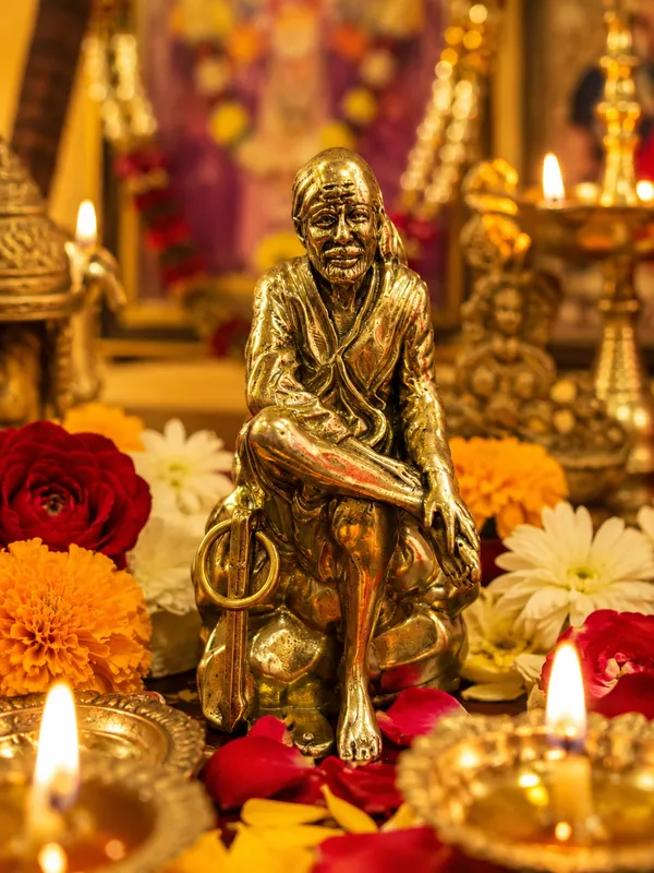Brass_Sai_Baba_Idol_–_Sacred_Brass_Statue_for_Home_Temple_&_Spiritual_Decor